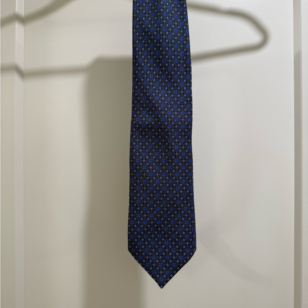 Louis Vuitton Luxury Silk Blue and Gray Patterned Men’s Necktie - Picture 2 of 4